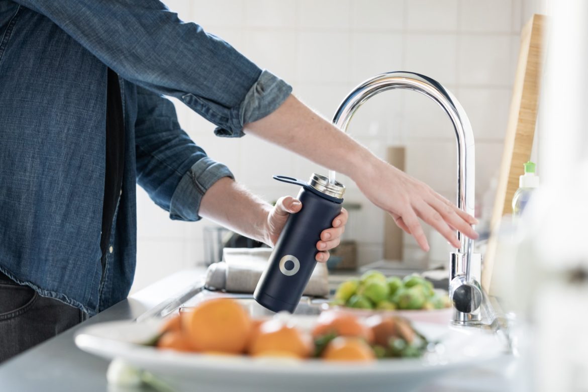 kitchen sink washing