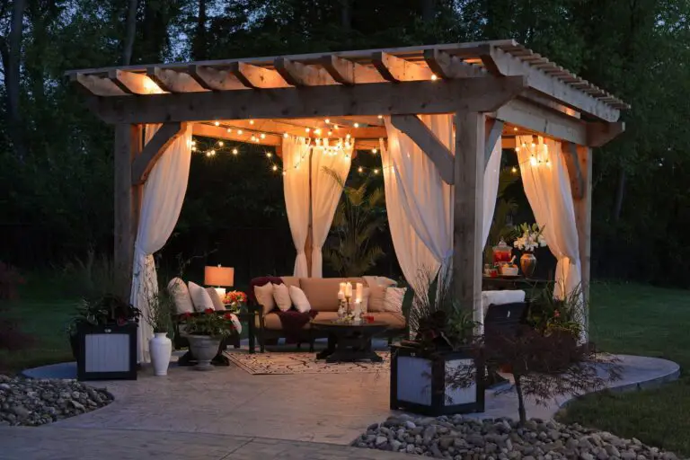 How to Choose a Good-looking & Sturdy Wooden Pergola for Your Backyard?