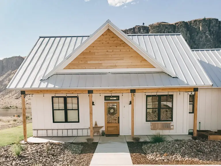 11 Innovative Farmhouse Roof Ideas: Because Your Home Deserves a Crown