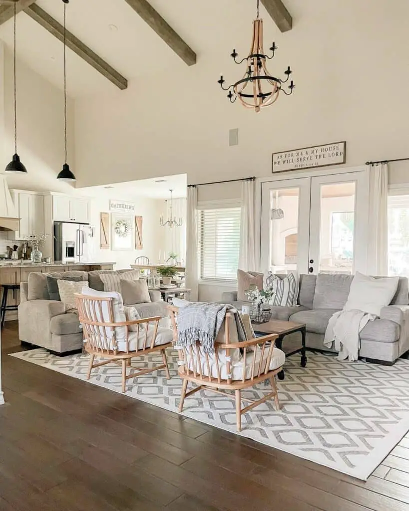 A Touch of Farmhouse Elegance: White Doors Enrich the Living Room