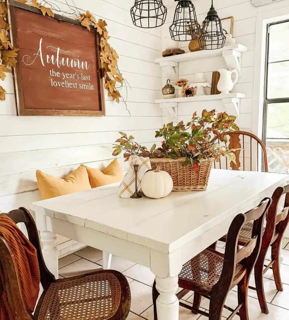 Autumnal Dining Delight: White and Wood Merge in Harmony