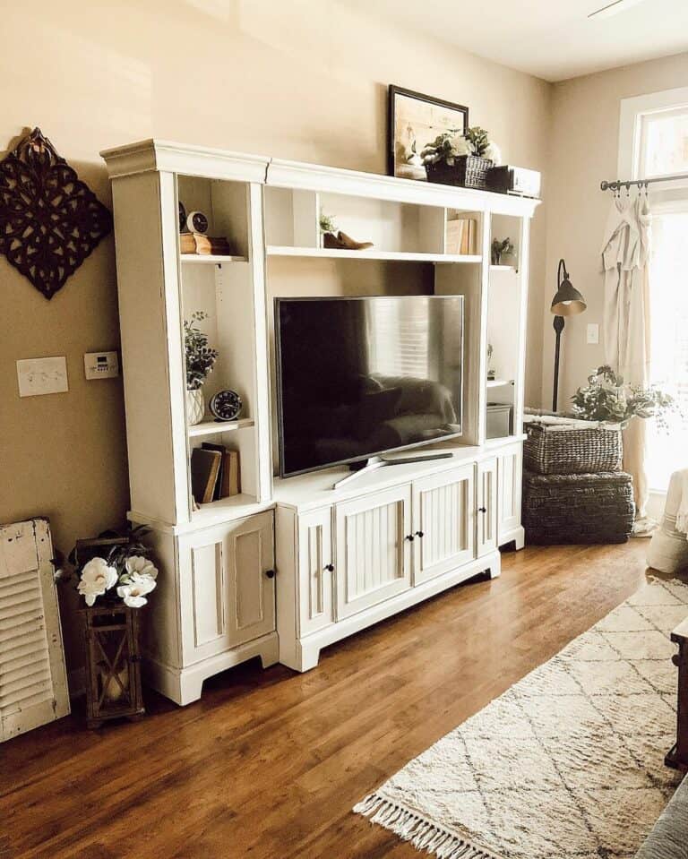 Cozy Farmhouse Living Room Arrangement with Television