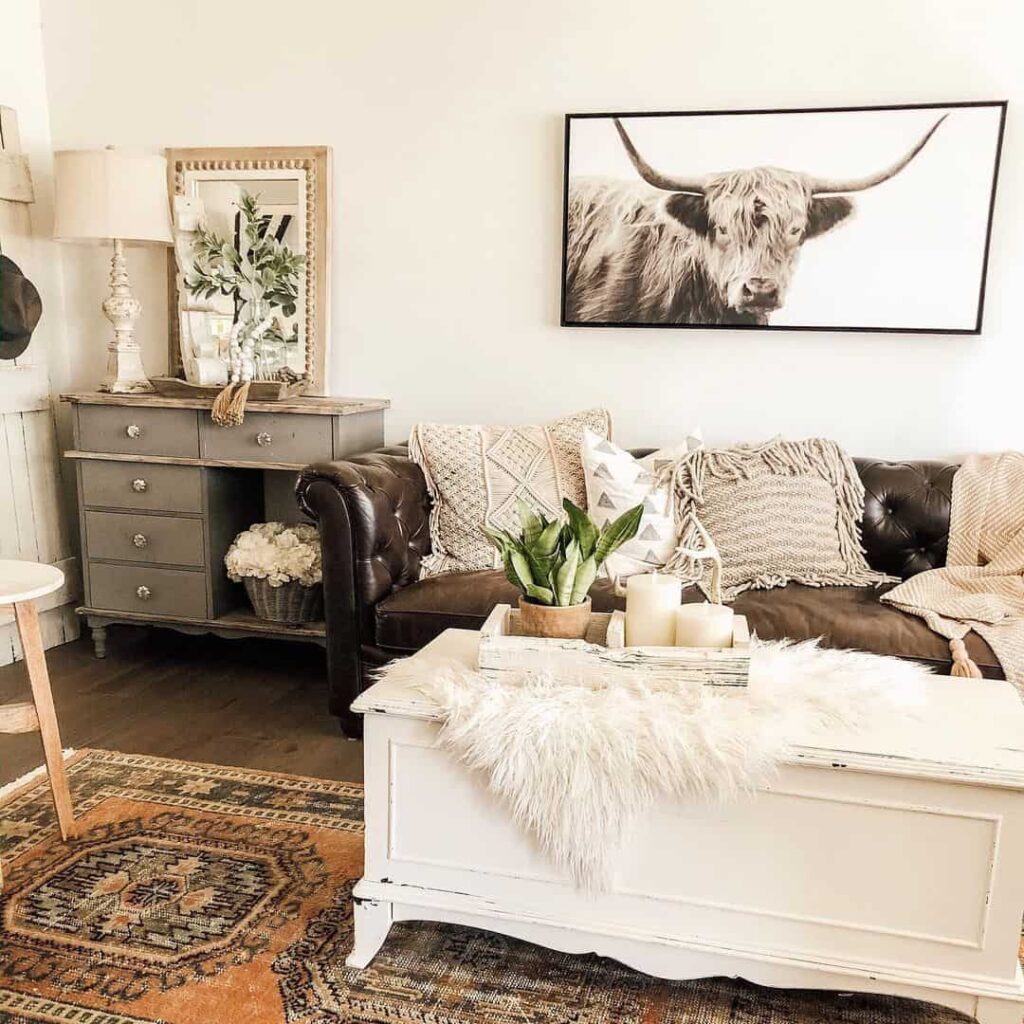 Farmhouse Living Room: A Symphony of Tassels