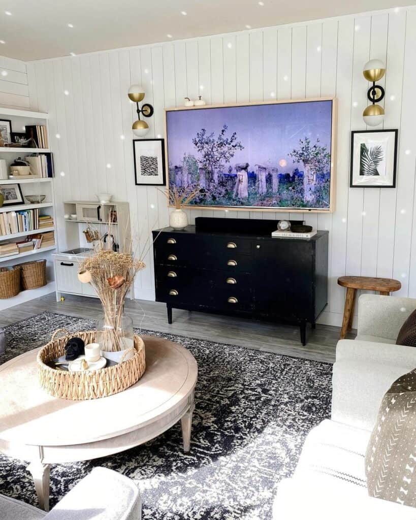 Fusion of Black, White, and Gold in the Living Room