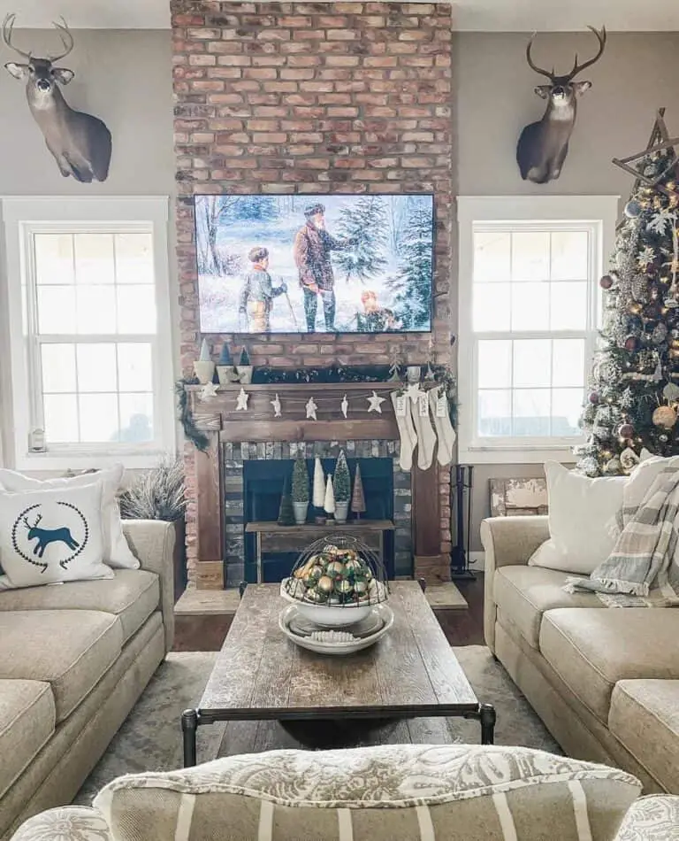 Holiday Cottage-themed Small Living Room Design With Television