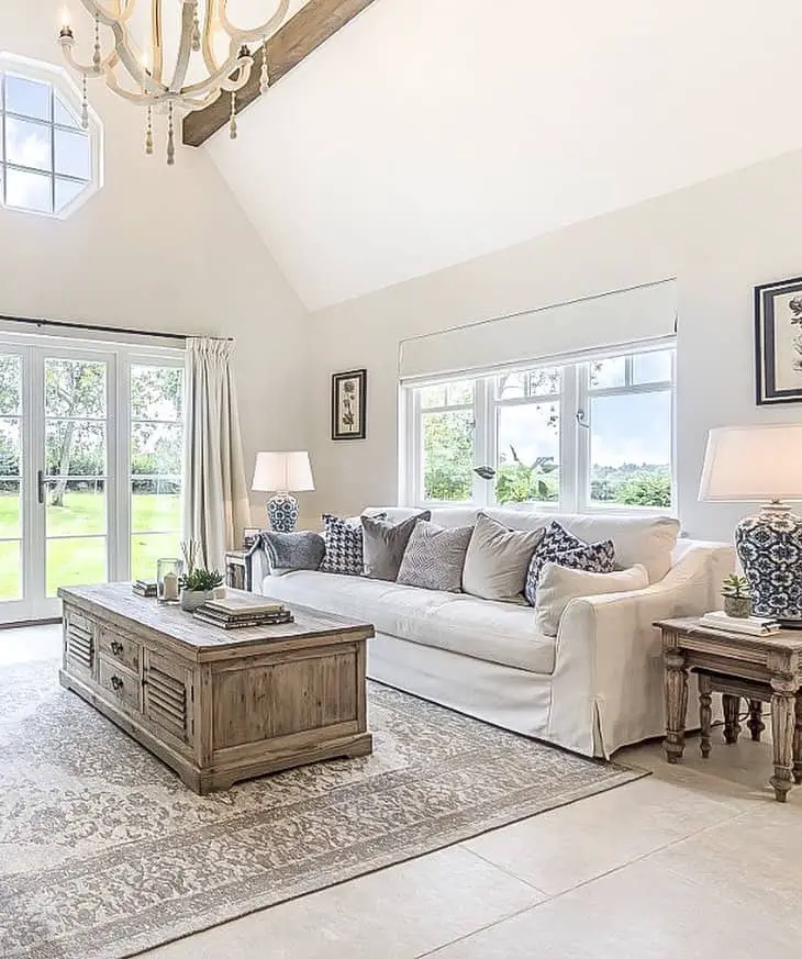 Open Living Room With Ivory Rug