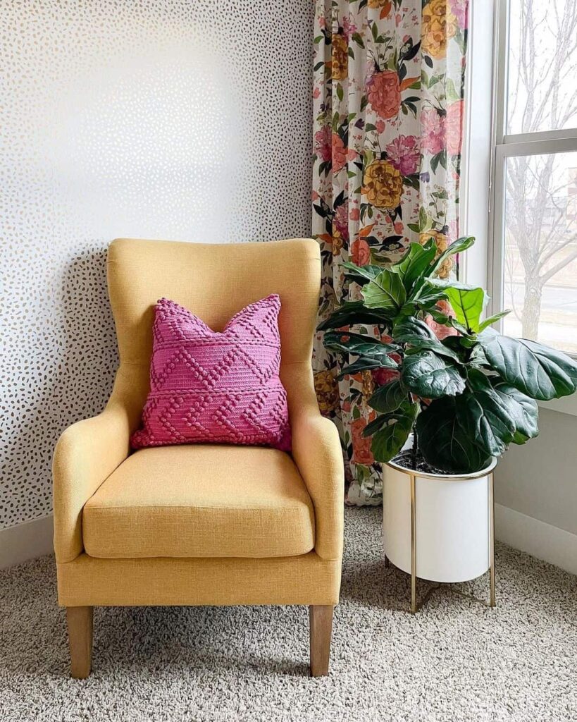 Pink and Yellow Living Room Décor With Floral Touches