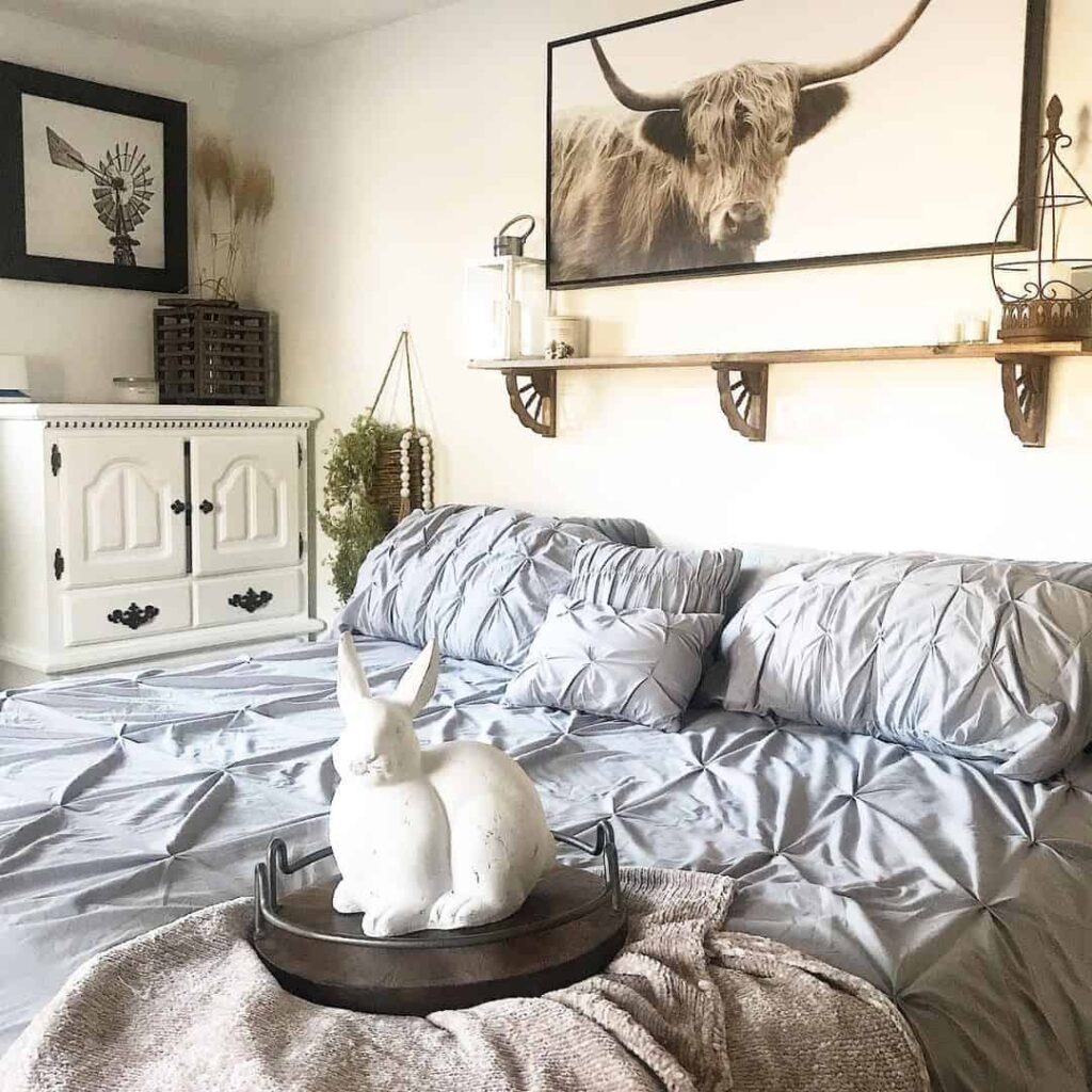 Rustic Farmhouse Bedroom Accents 