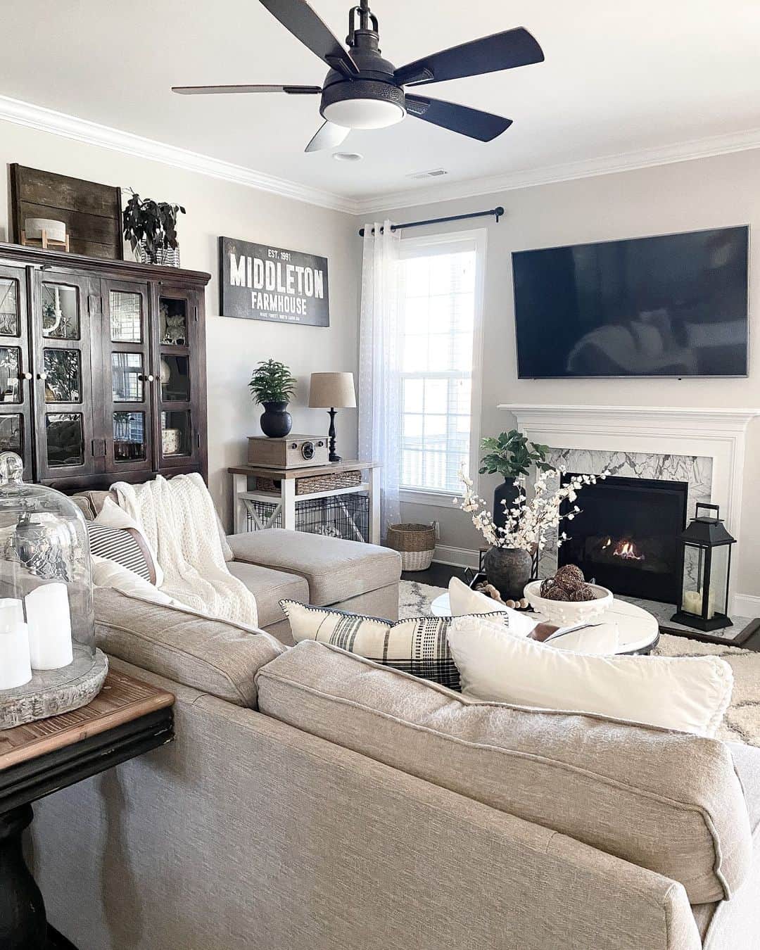 7+ Farmhouse Family Room Ideas to Transform it into a Cozy Retreat