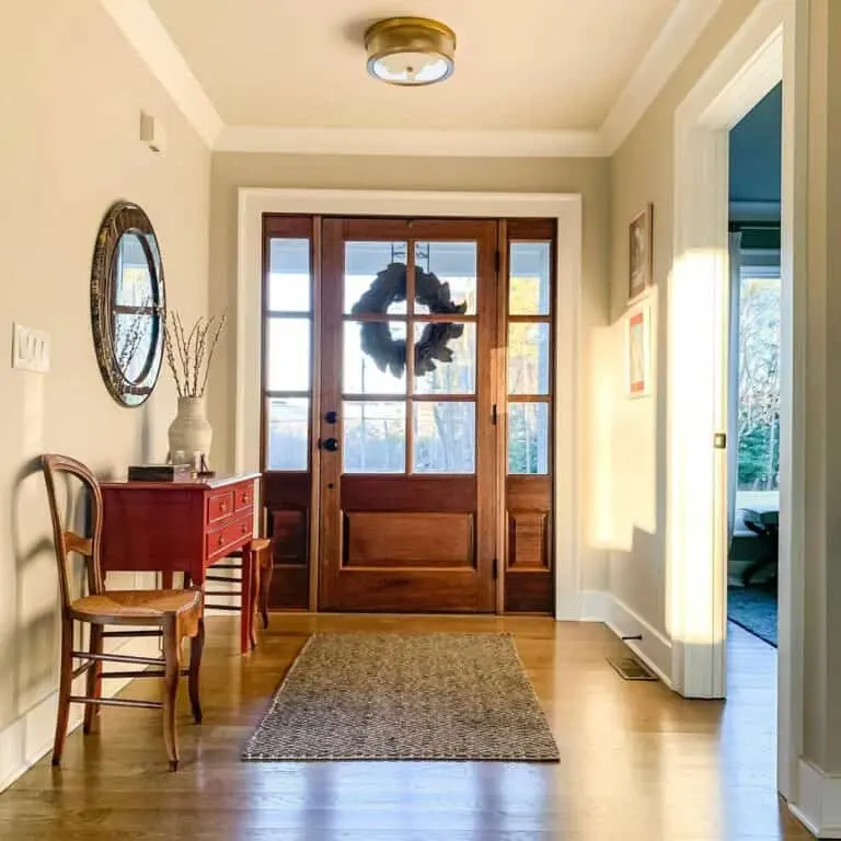 Vintage Charisma: Neutral Entryway with Classic Touches