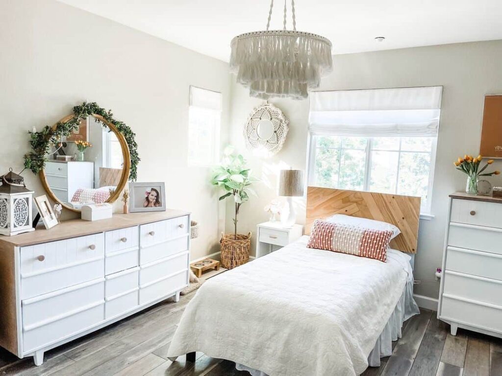 White Boho Room: Tassels and Tranquility