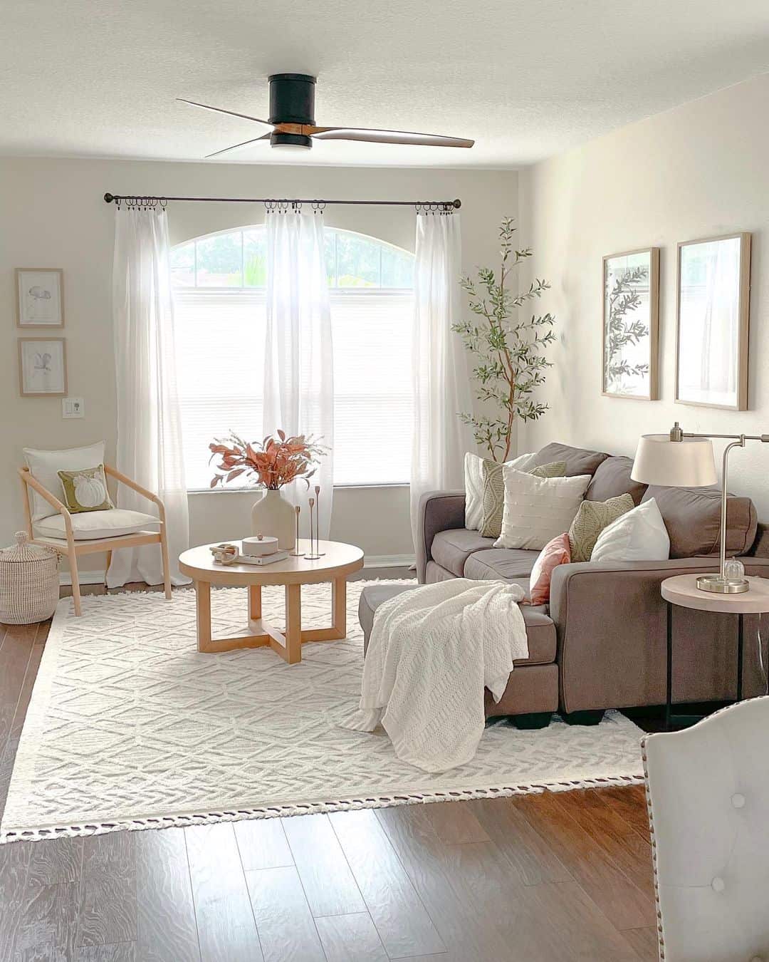 Contemporary Comfort: Modern Black Ceiling Fan in a Neutral Living Room