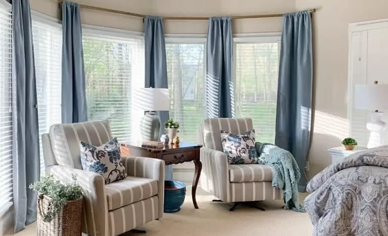 7+ Bay Window Seating Ideas for Your Farmhouse Living Room