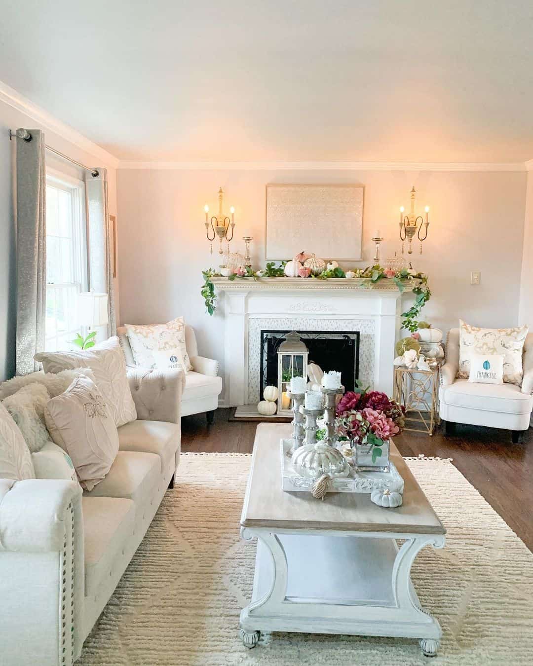 Embracing Cozy Comfort in a Farmhouse-Styled Living Room