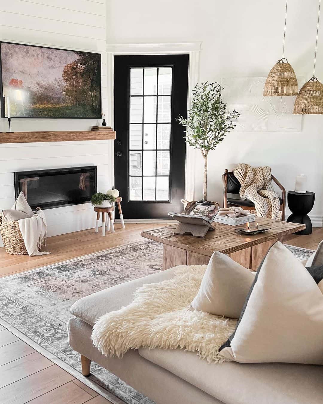 Modern Farmhouse Living Room Decor with a Neutral Palette