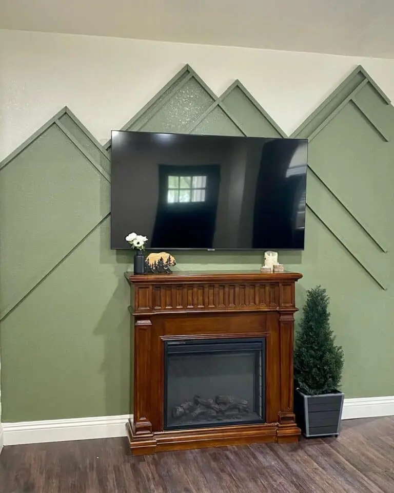 Natural Harmony: Beige Wall With Green Decorative Paneling