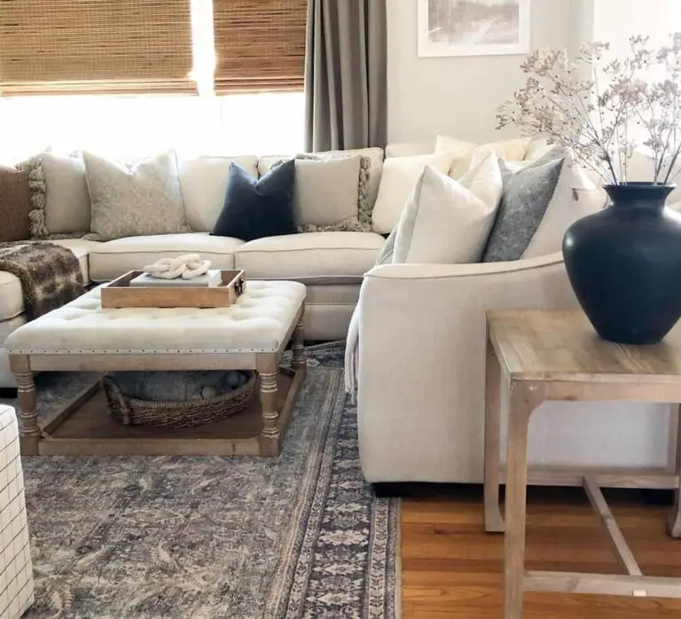 7+ End Table Ideas to Style Your Farmhouse Living Room Seating Area
