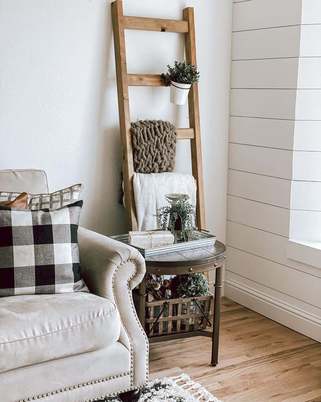 Stylish Living: Black and Bronze Farmhouse End Table