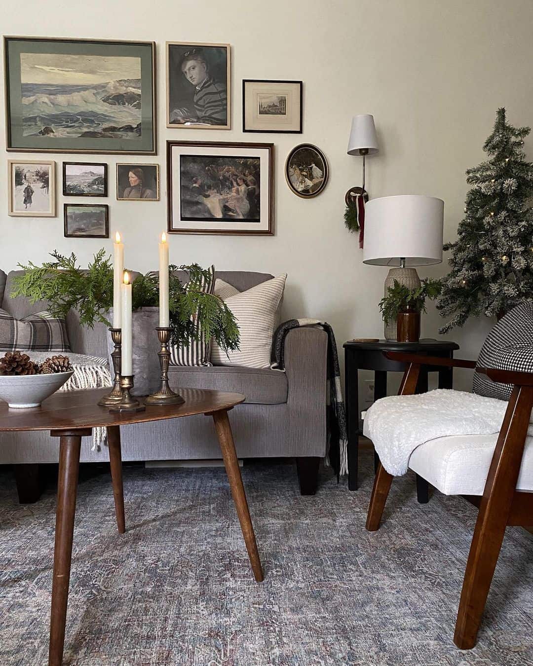 Vintage Elegance: Gallery Wall Inspiration for Your Living Room