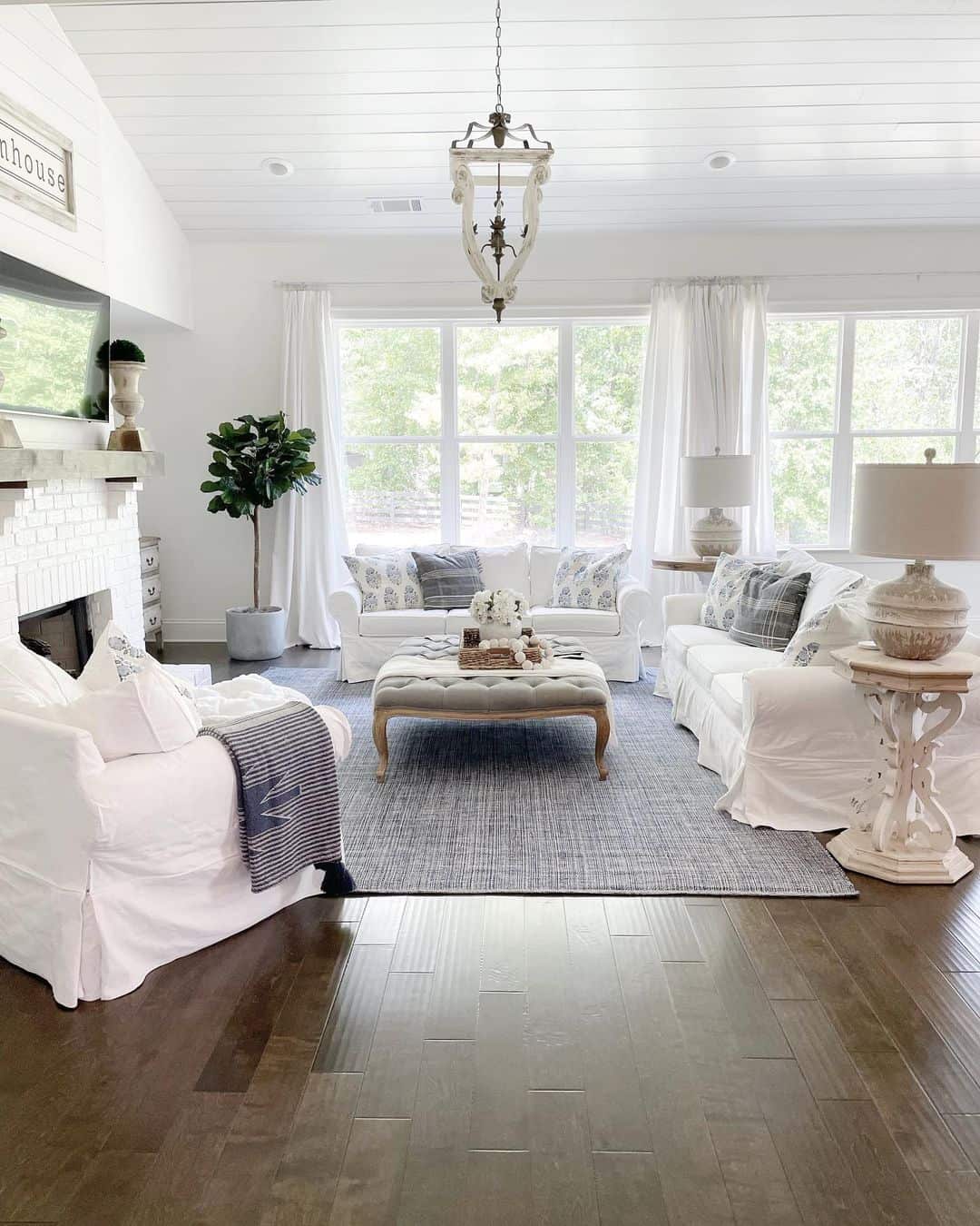 7+ Cozy Farmhouse Living Room Ideas with Dual Sofas for Ultimate Comfort