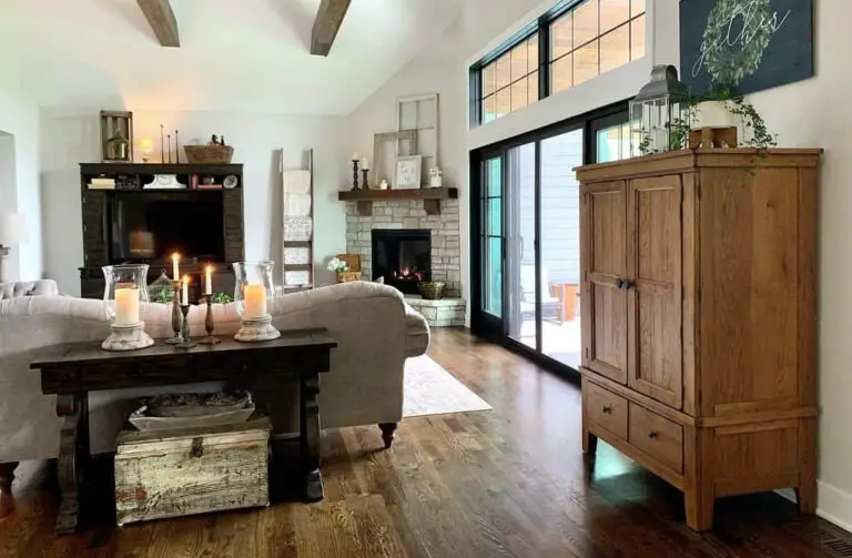 7+ Tasteful Furniture Ideas to Complement Dark Wood Floors in Your Farmhouse Living Room