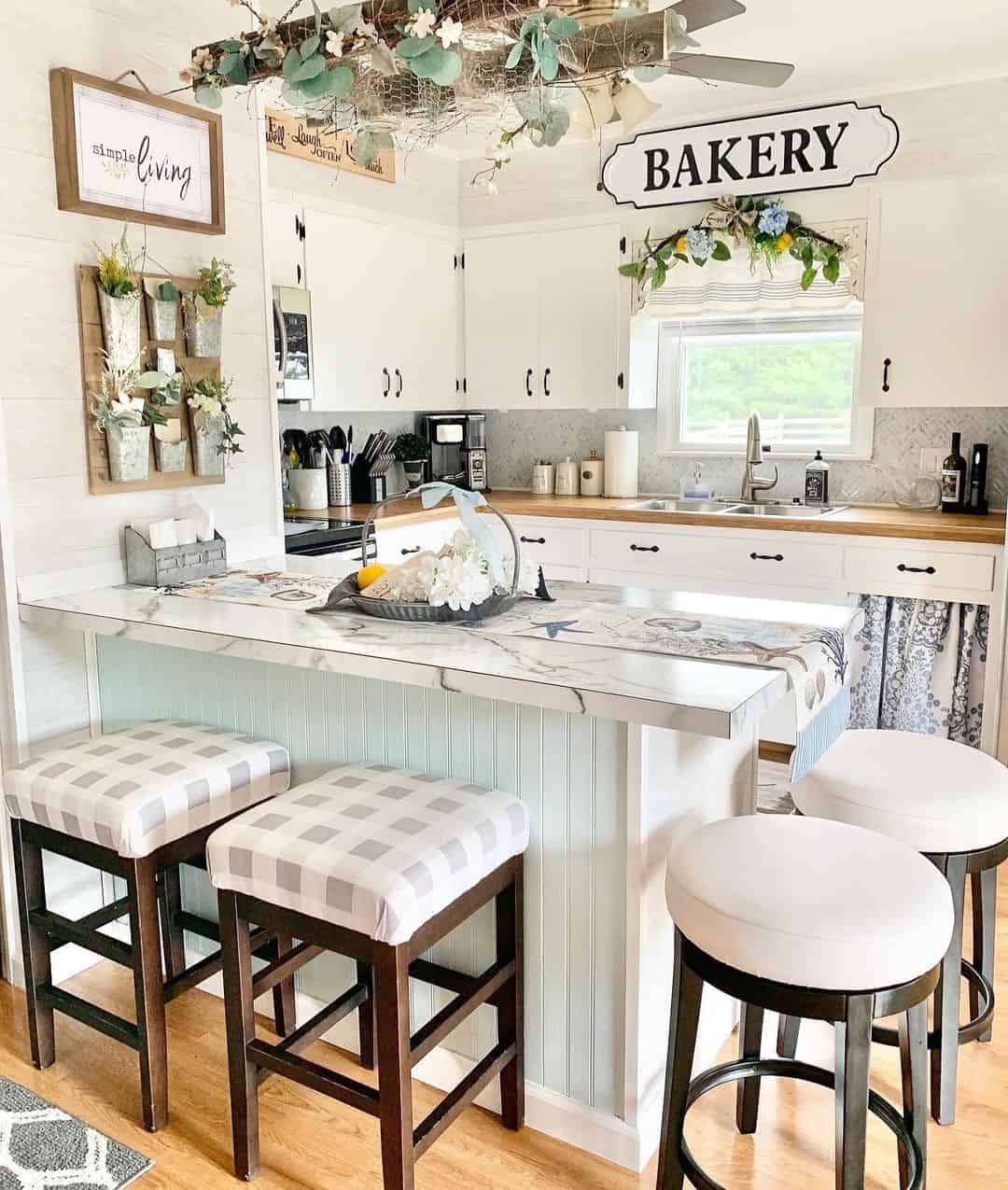 Fresh Farmhouse Kitchen Decor Inspiration