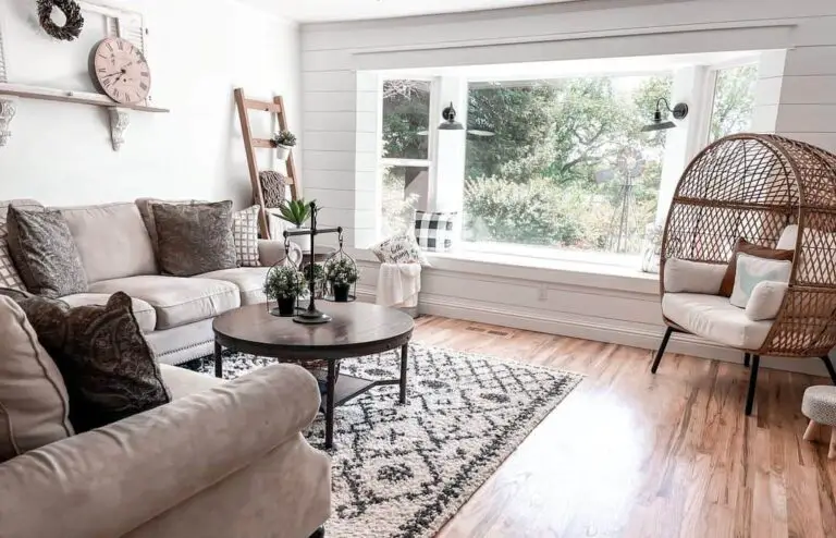 7+ Warm Wood Floor Ideas to Define Your Farmhouse Living Room Space