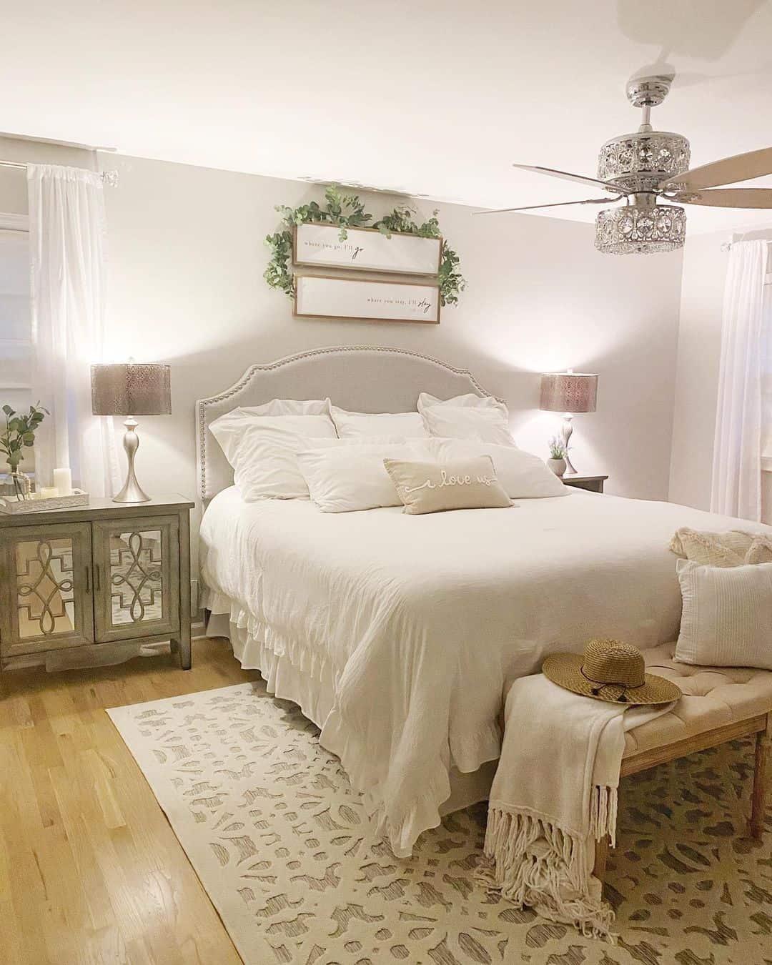 Inviting Farmhouse-style Bedroom with Natural Accents