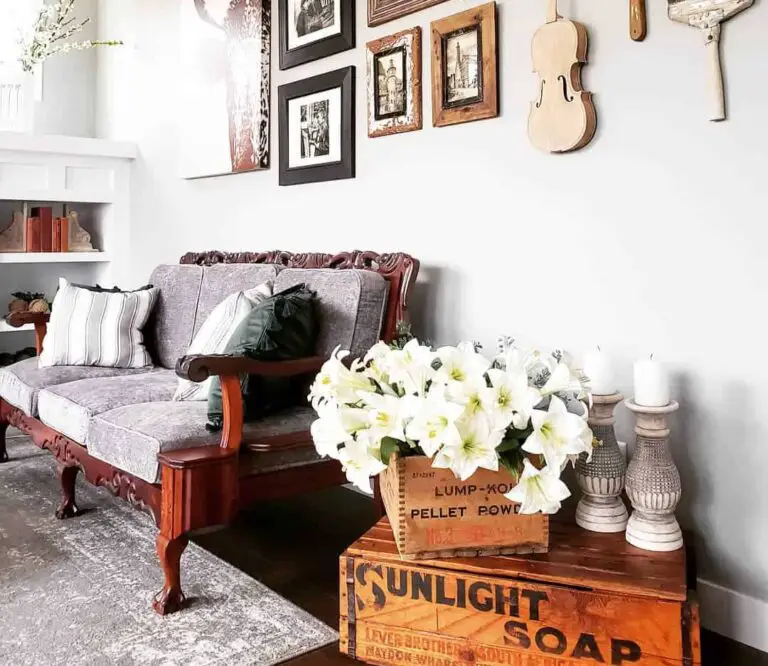 7+ Vintage Décor Ideas to Infuse Your Farmhouse Living Room with Timeless Charm