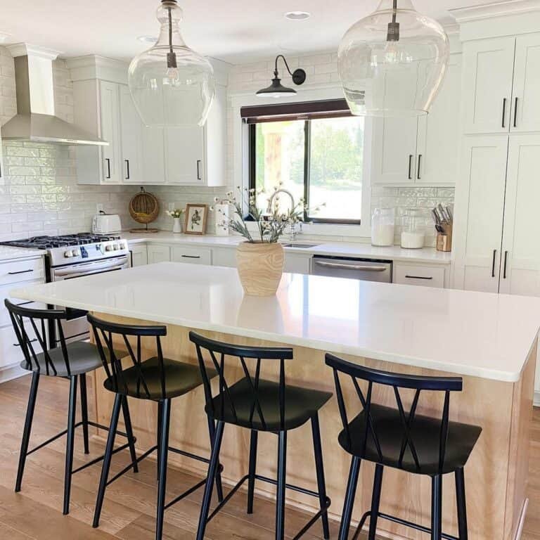 7+ Gleaming Farmhouse Kitchen White Backsplash Ideas