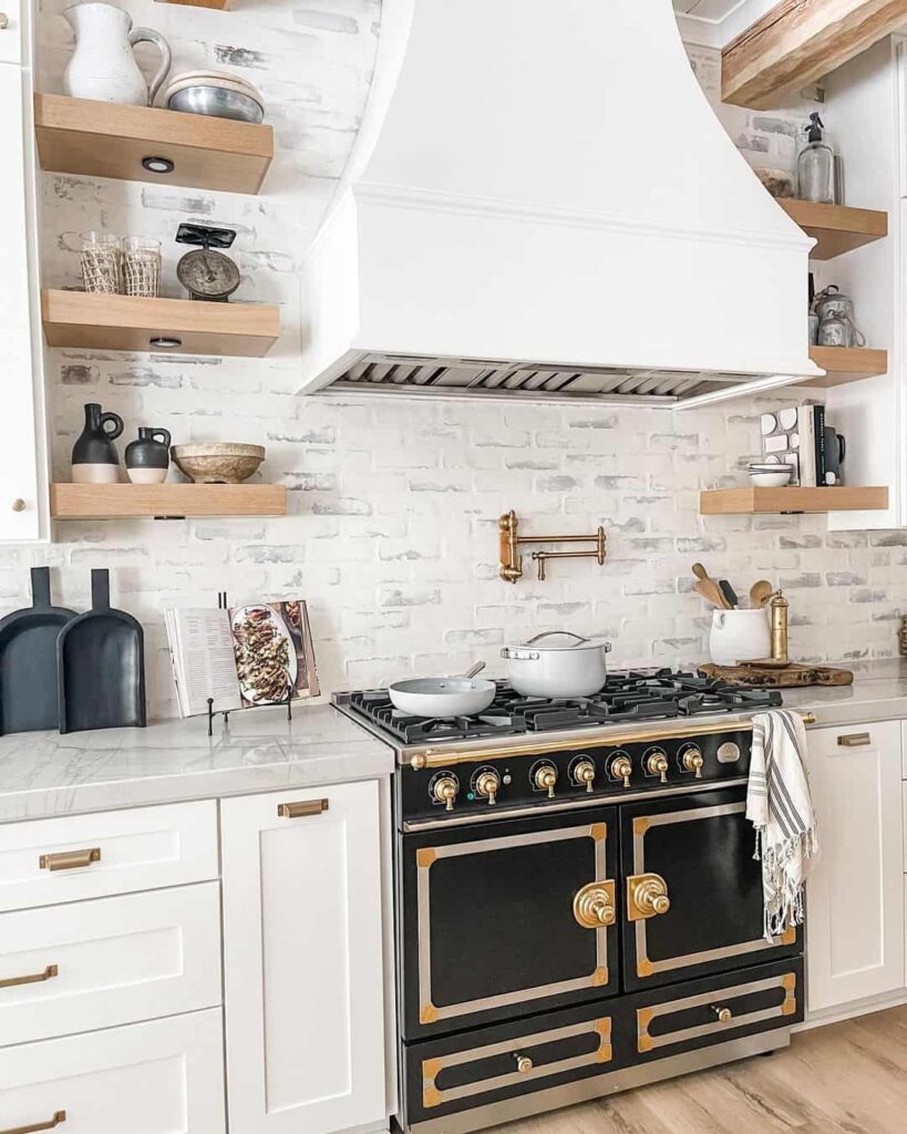 7+ Stunning Yet Functional Farmhouse Kitchens ideas with Open Shelving