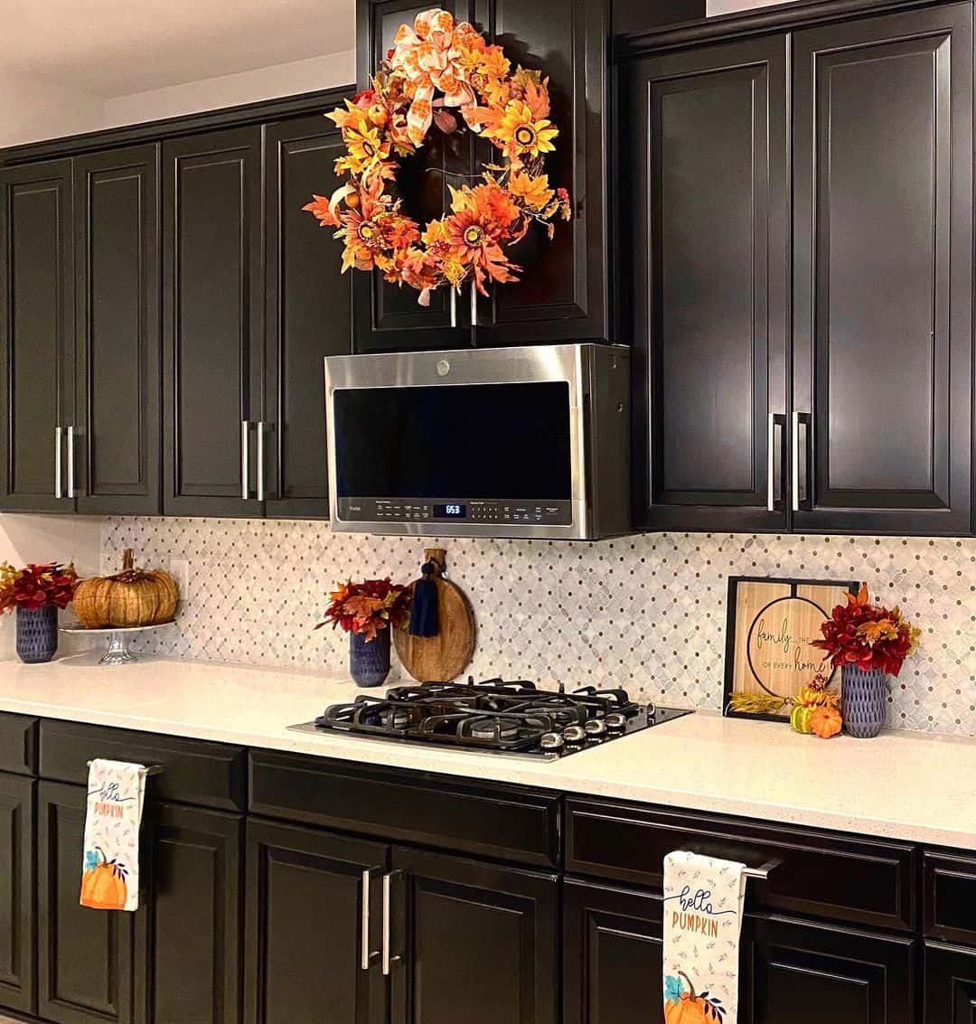 Autumn-inspired Decor and a White Backsplash