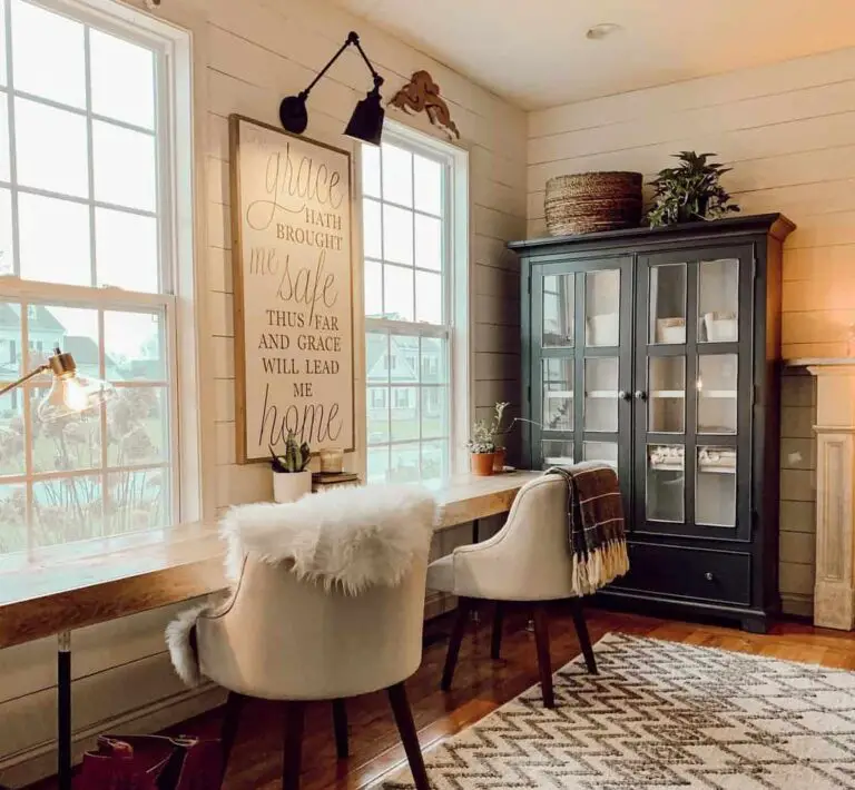 7+ Pastoral Window Ideas to Illuminate Your Farmhouse-style Home