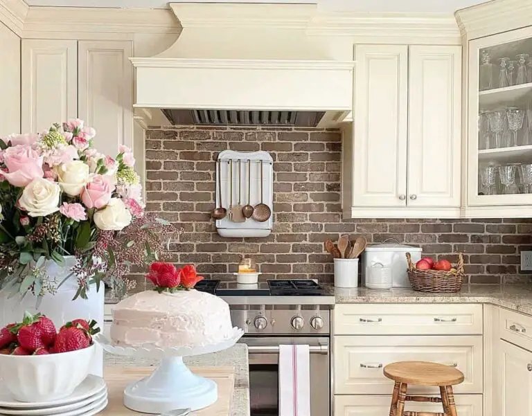 7+ Ideas to Embrace Cream Cabinets in a Modern Farmhouse Kitchen