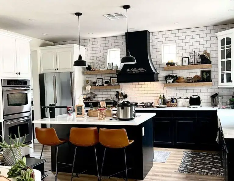 7+ Elegant Black and White Cabinet Ideas for a Farmhouse Kitchen