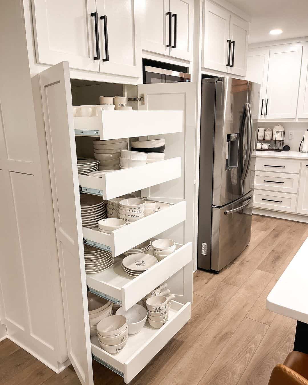 Kitchen Cabinet with Pull-Out Drawers Unveiled