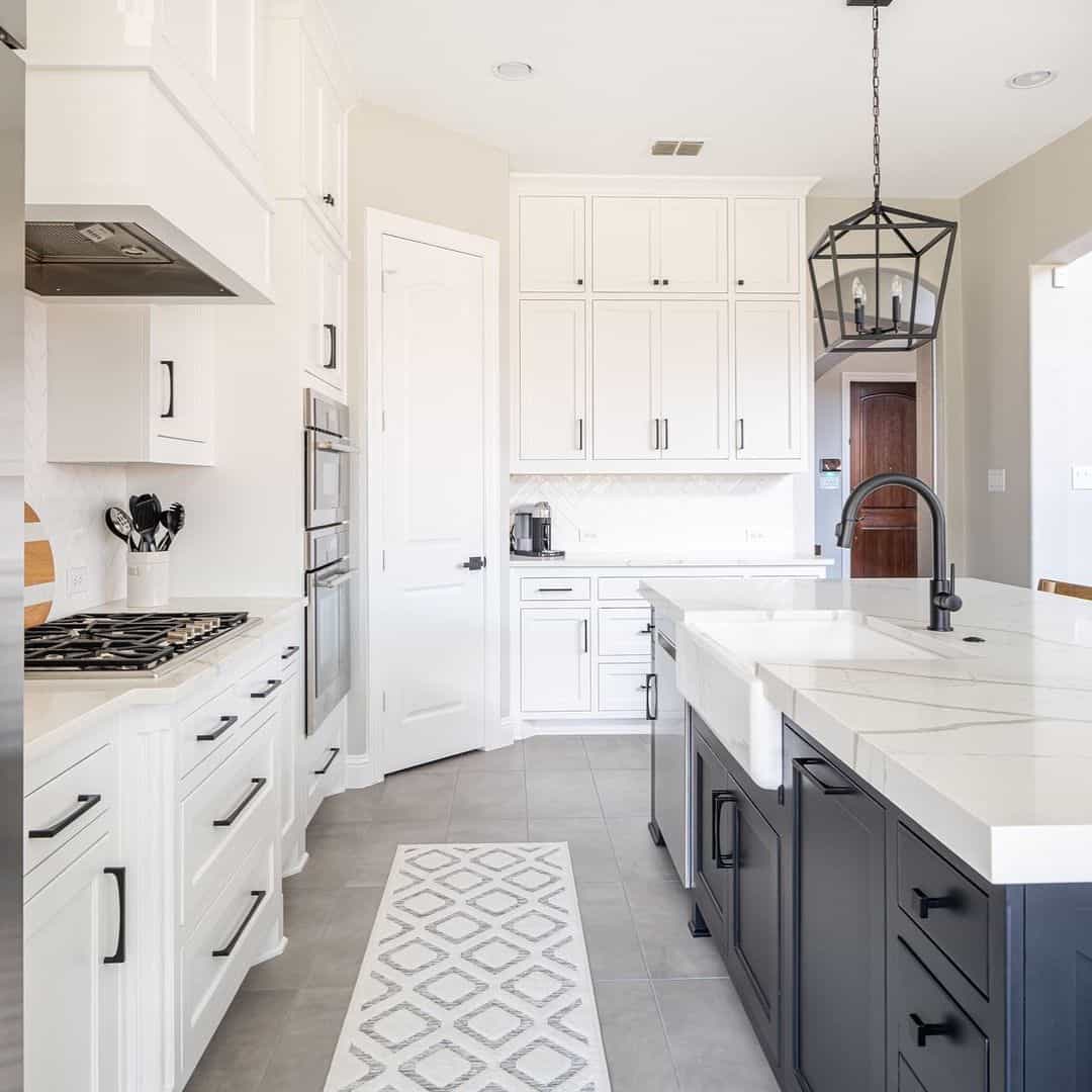 Modern Farmhouse Kitchen Elegance