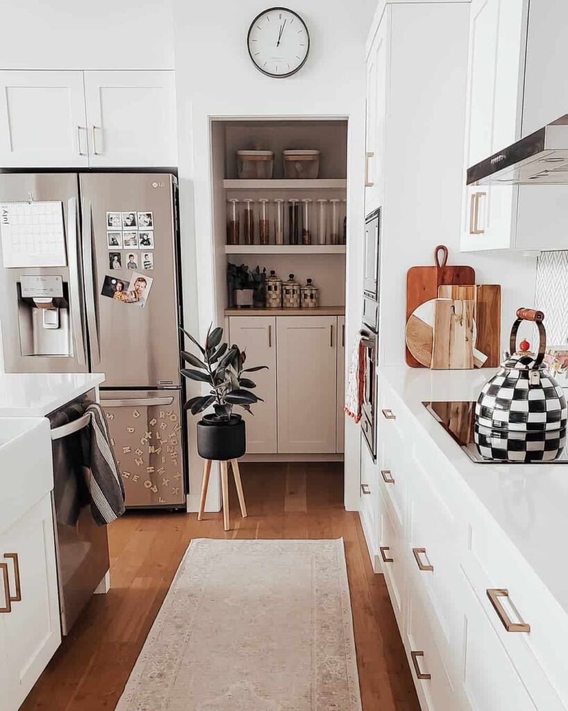 7+ Floating Pantry Shelf Ideas Perfect for a Farmhouse Kitchen