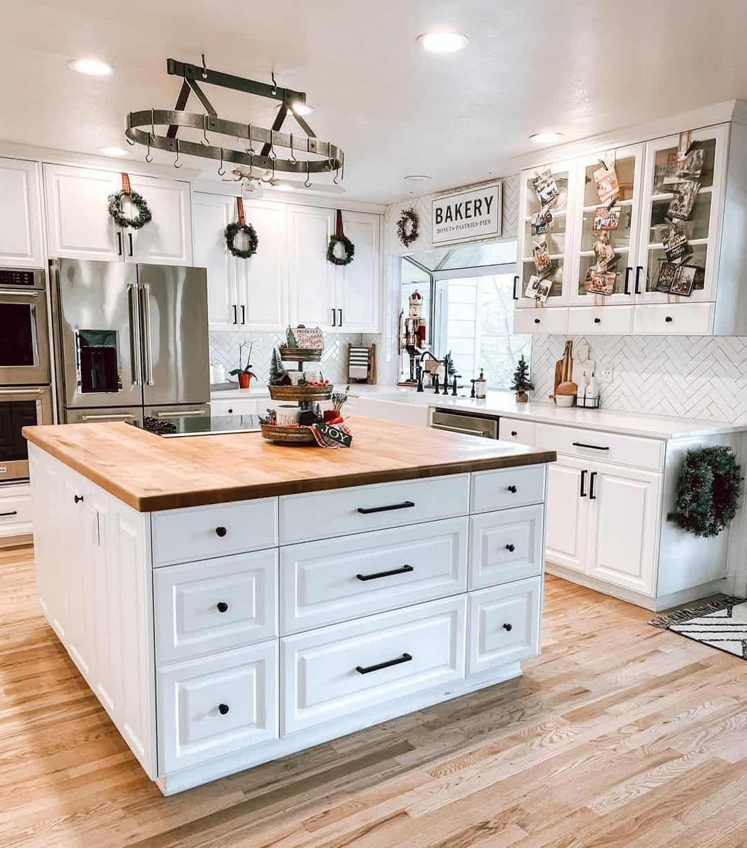 Welcoming Winter in Your Modern Farmhouse Kitchen