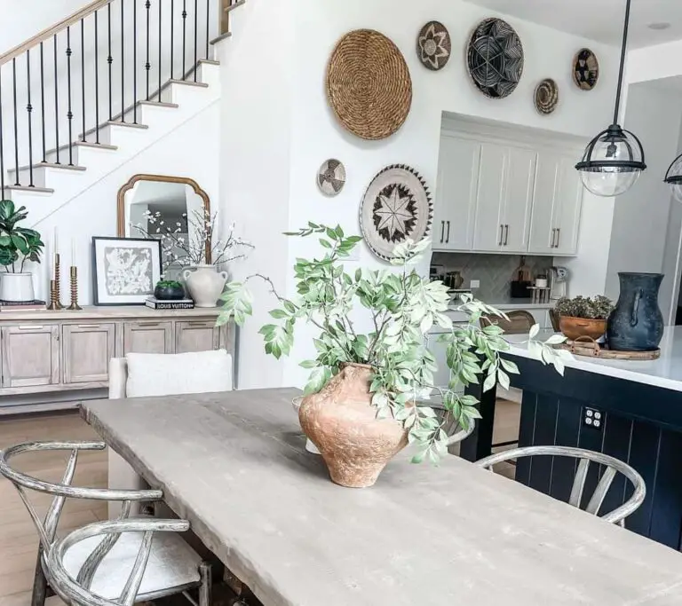 7+ Wall Accent Ideas to Enliven Your Farmhouse Kitchen Walls