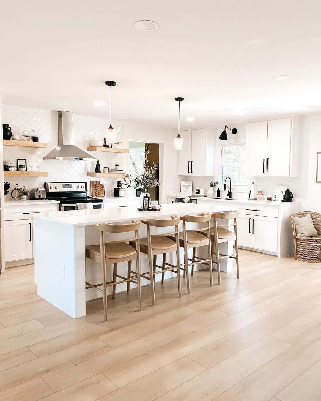 Blending Black, White, and Wood in the Kitchen