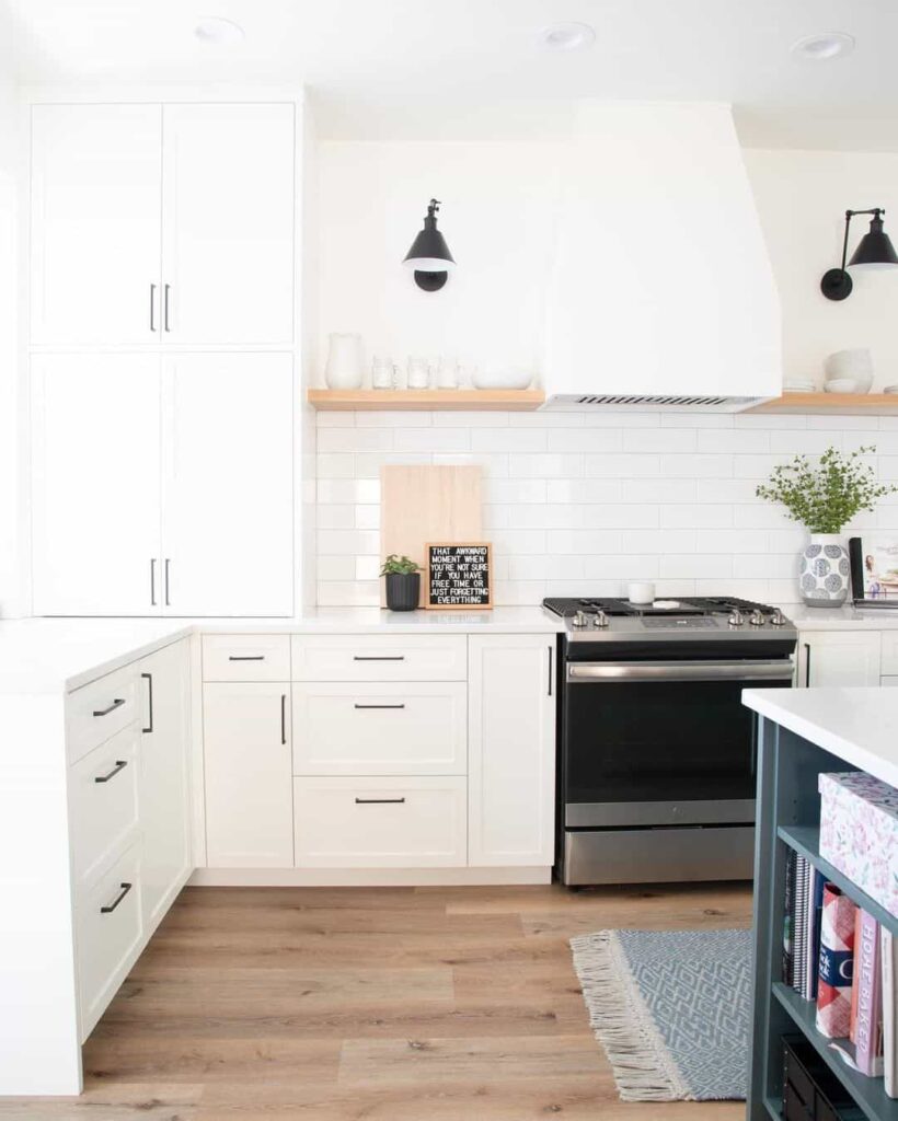 7+ All-white Kitchen Ideas For A Serene Farmhouse Space