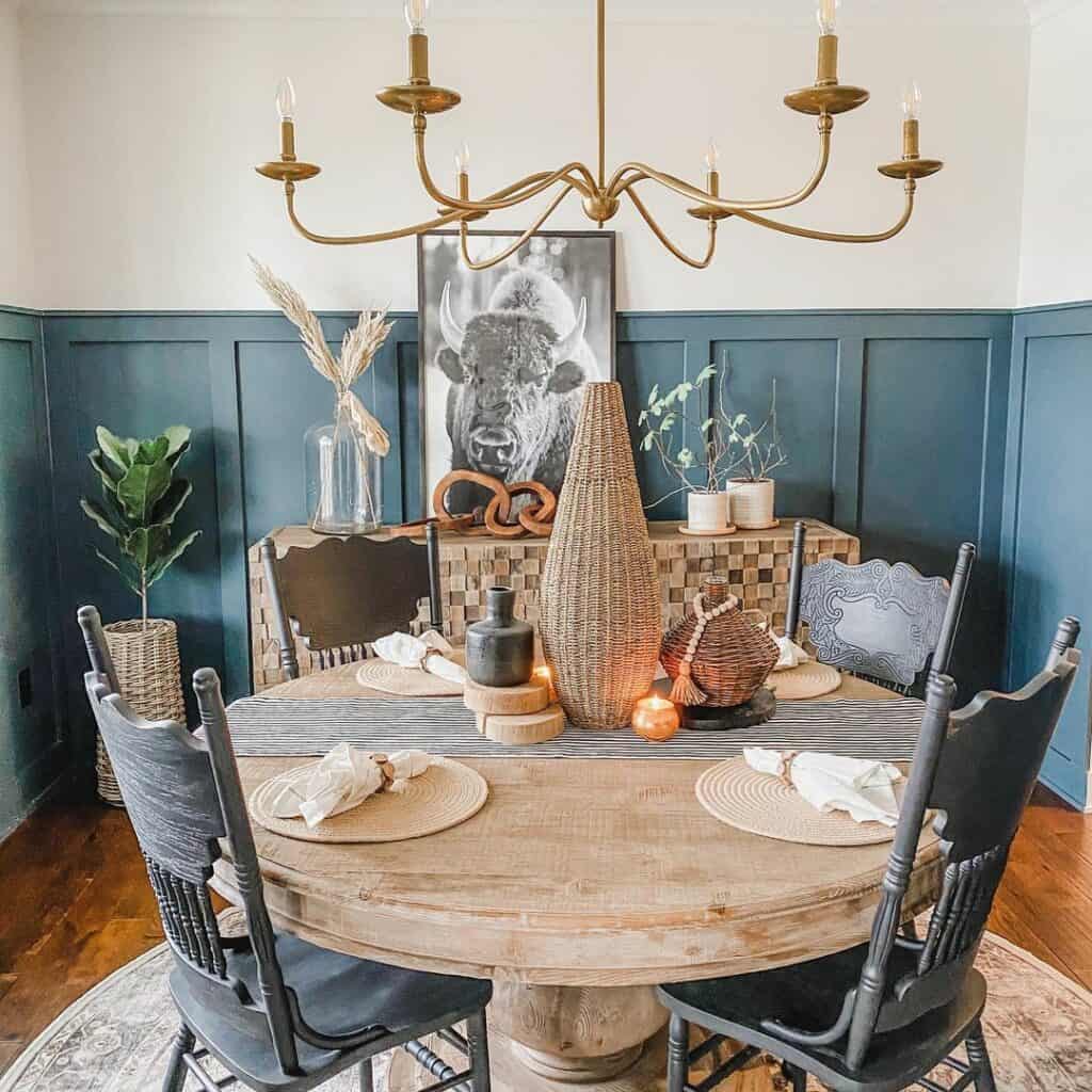 Cozy Elegance: Blue and Brown Dining Ambiance
