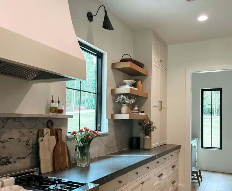 7+ Ideas on Whether Hanging Open Shelves by a Range Hood Suits a Farmhouse Kitchen
