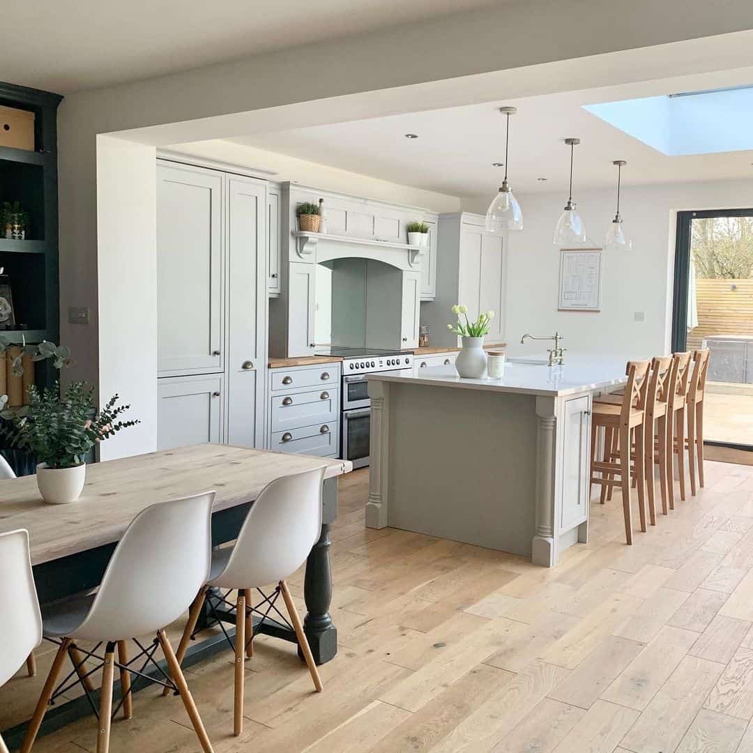 Embracing Openness in Kitchen-Dining Serenity