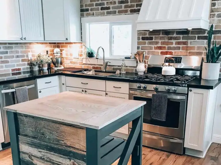7+ Rustic Farmhouse Kitchen Design Ideas for Homely Family Gatherings