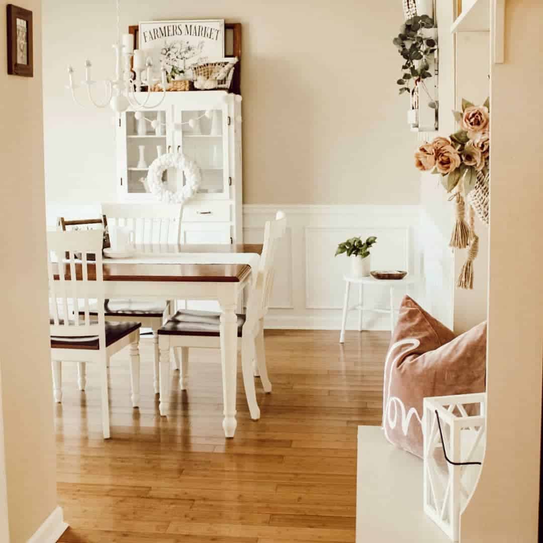 Timeless Décor in the Dining Room