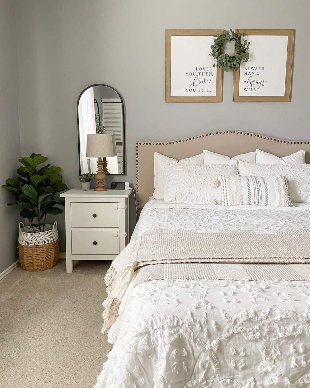 Coordinated Canvases Enhancing the Neutral Bed Vibe