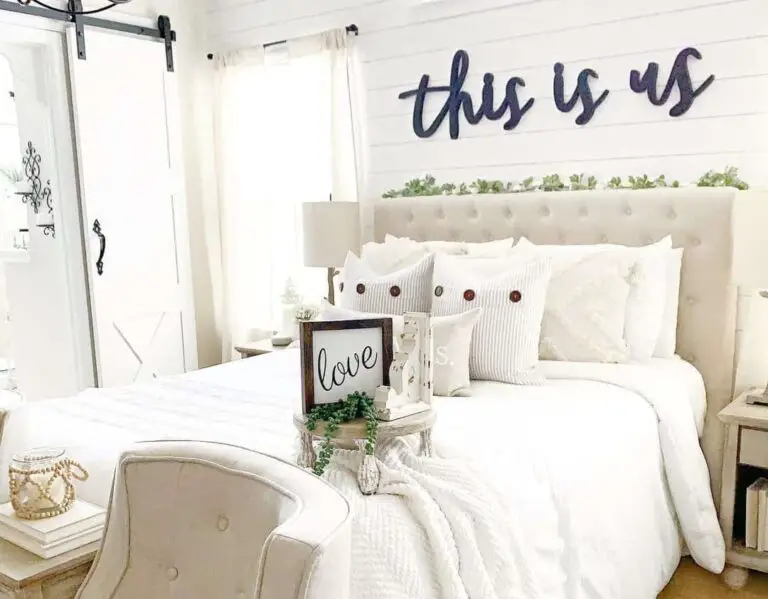 7+ Creamy Dreamy Farmhouse Bedroom Headboard Upholstery Ideas for a Snug Feel
