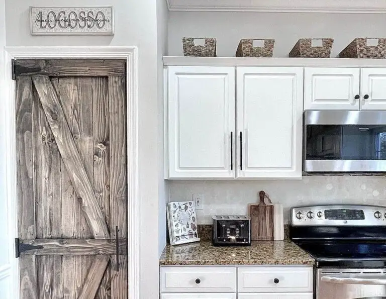 7+ Ideas for Styling Brown Countertops With White Cabinets in a Farmhouse Kitchen